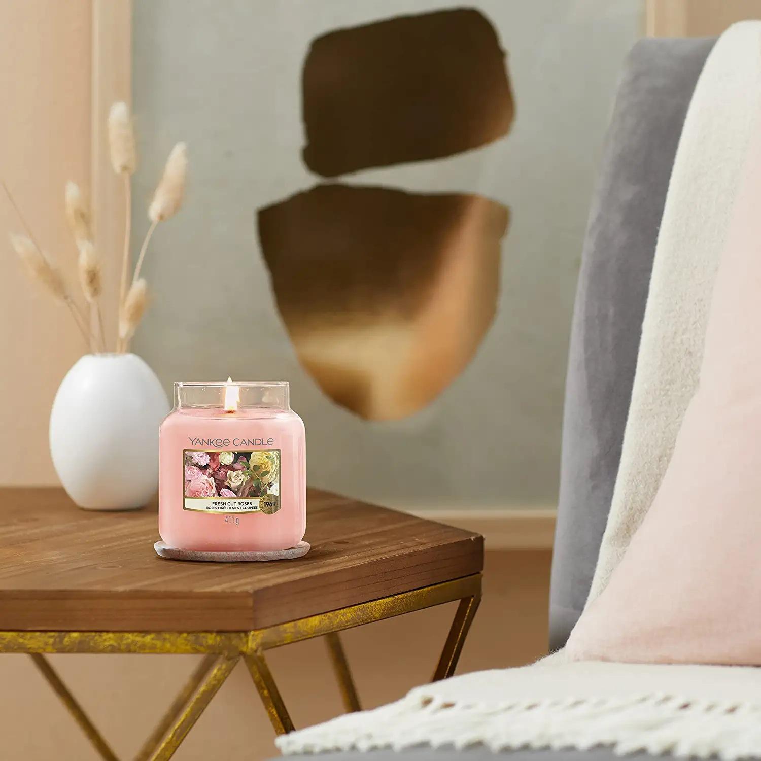 Yankee Candle Classic Medium Jar Fresh Cut Roses (411g)
