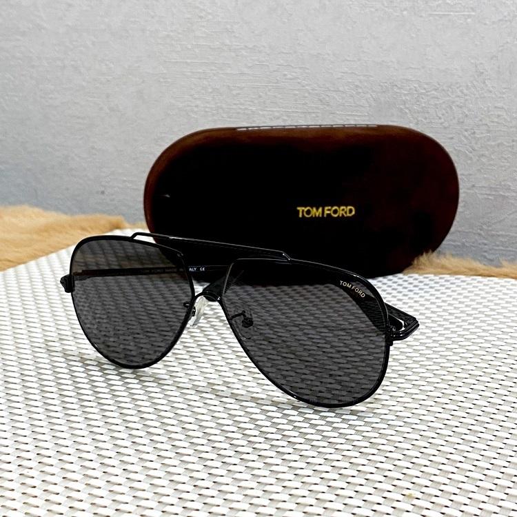 Luxurious Black Frame Black Shade Eyewear Unisex Sunglasses