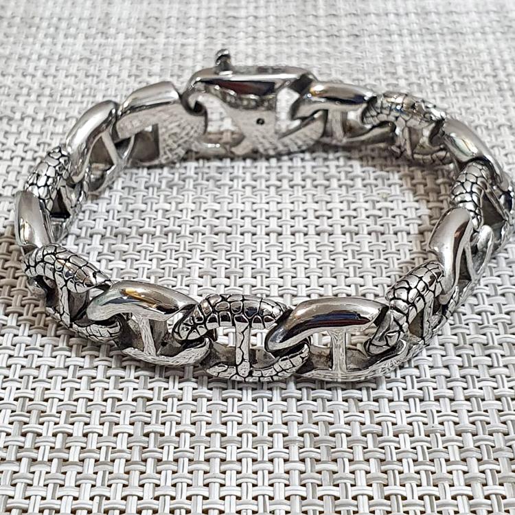 Silver Luxurious Crocodile Design Bracelet...