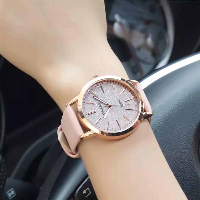 NEW Watch Women Fashion Casual Leather...